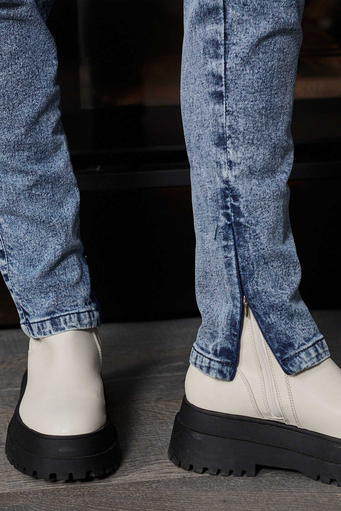 Detailed view of the zip opening at the ankle of the skinny jeans