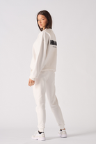 Detailed view of the ribbed hemline and fit on the waist