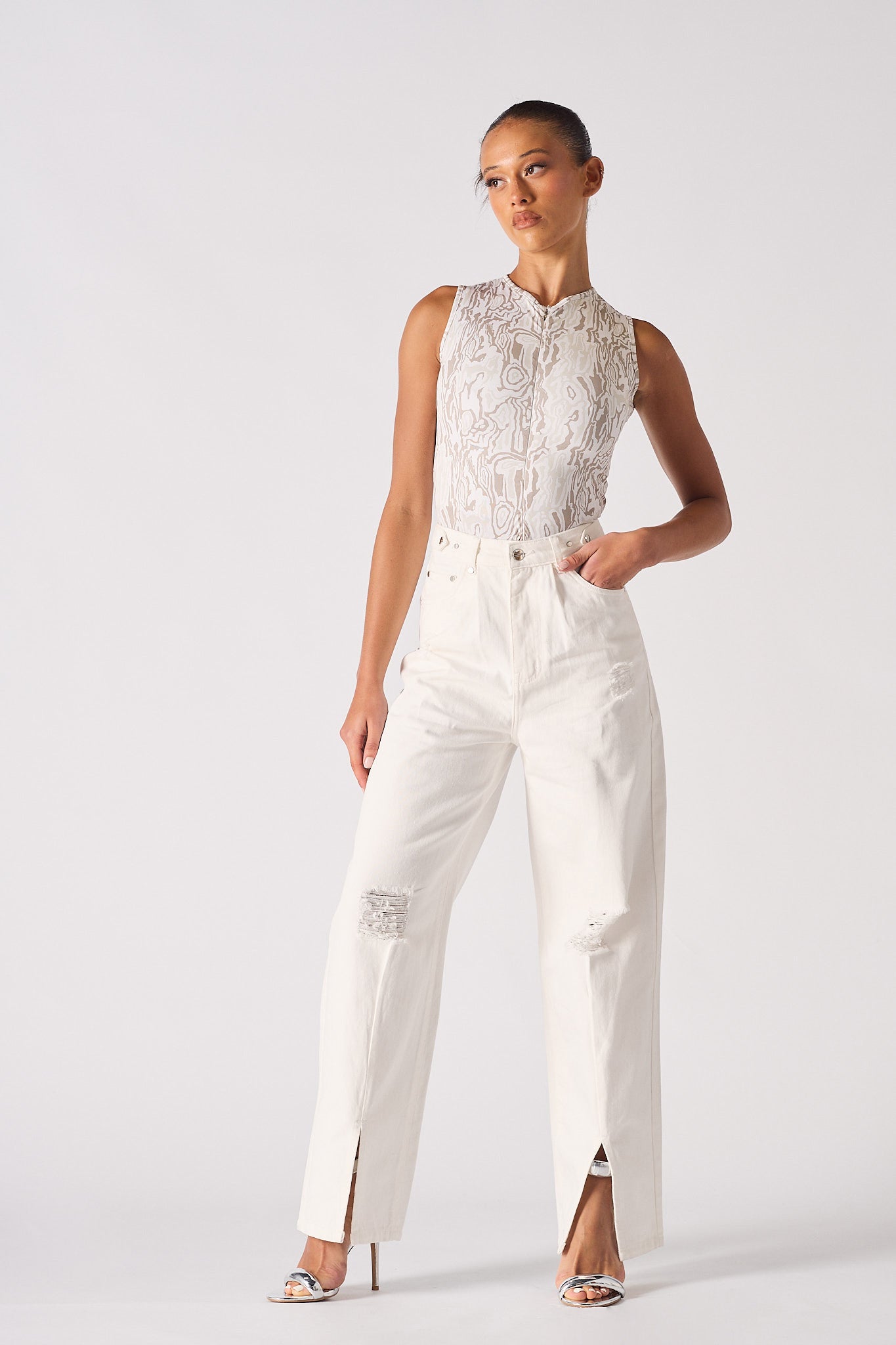 Full front view of a model in the women&#39;s white distressed baggy jeans.