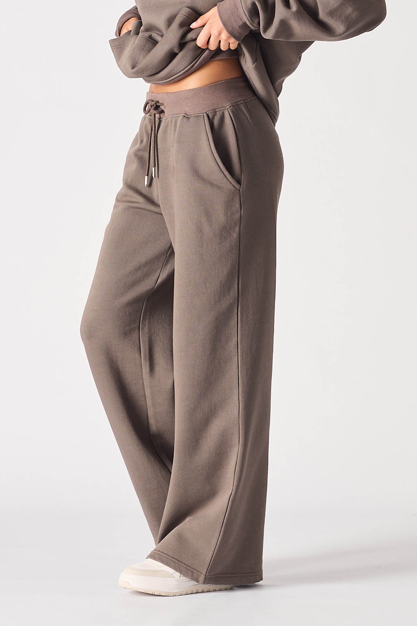 Side view of the women's brown baggy wide-leg joggers.