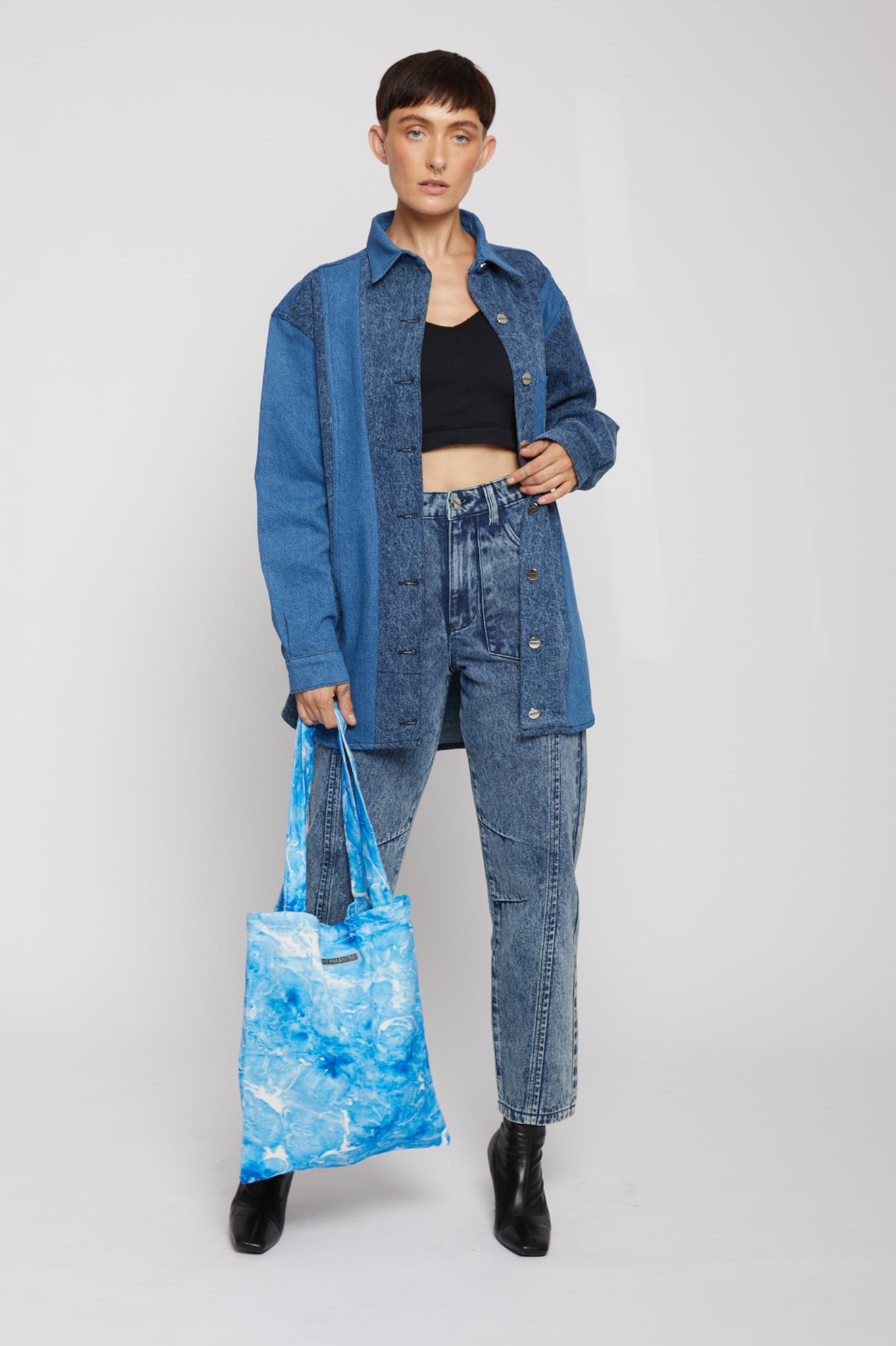 A model styled with the blue print denim tote bag for women.