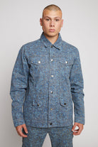 Front view of a model in the men's grey speckled print jacket