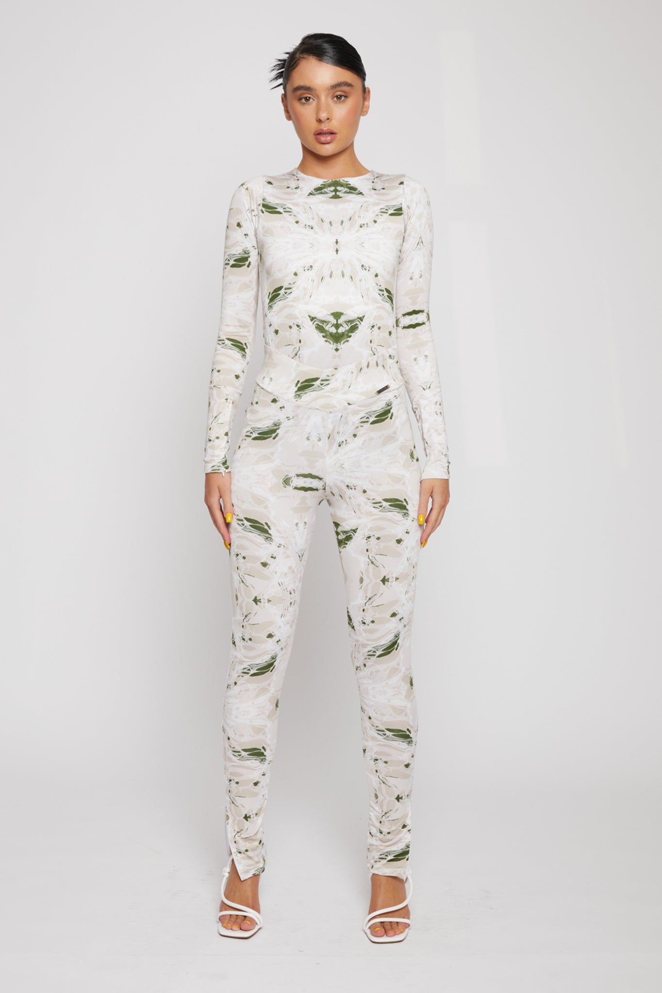 Front view of a model wearing the full printed dipped waistband leggings outfit.