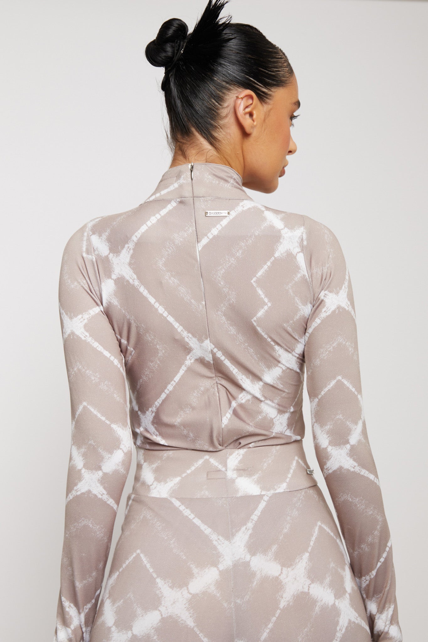 Close-up of the back and zip detail on the printed flare leggings co-ord set.